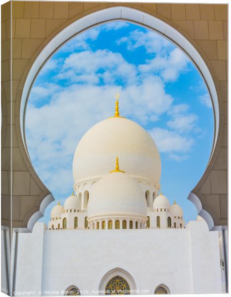 Sheikh Zayed grand mosque Canvas Print by Nicolas Boivin