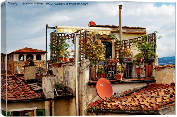  rooftop garden  florence italy Canvas Print by Kevin Britland