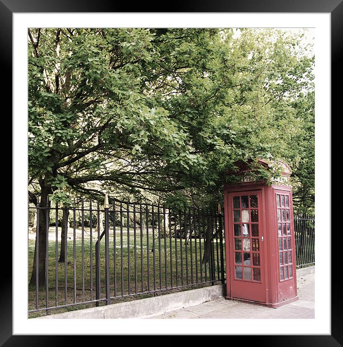 London phone box Framed Mounted Print by gavin mcwalter