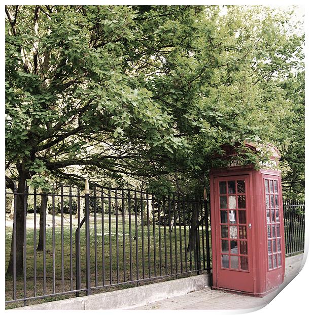 London phone box Print by gavin mcwalter