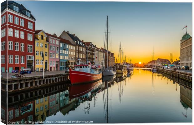 The tranquil water of Nyhavn an early morning Canvas Print by Stig Alenäs