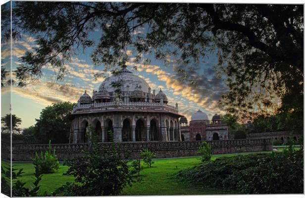 Sunset view of Tomb located in Lodhi Garden in Del Canvas Print by Arpan Bhatia