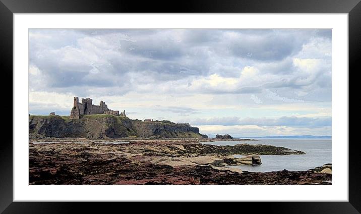 TANTALLON CASTLE  Framed Mounted Print by dale rys (LP)