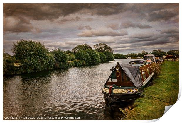 Narrowboat Moored At Lechlade Print by Ian Lewis