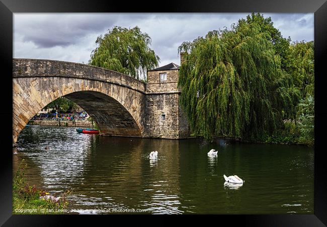 Halfpenny Bridge And Tollhouse Lechlade Framed Print by Ian Lewis