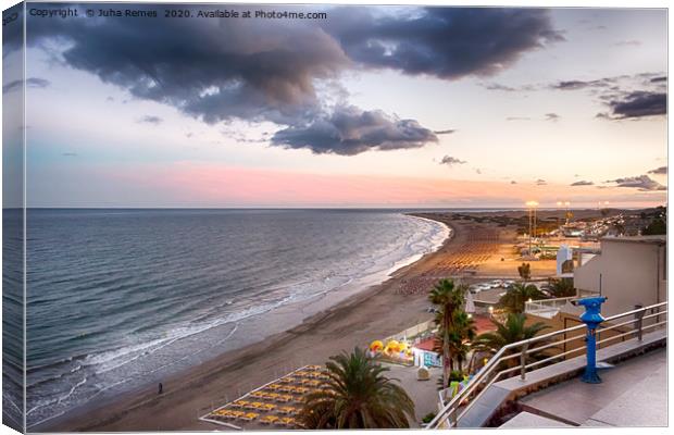 Playa del Ingles Sunset Canvas Print by Juha Remes