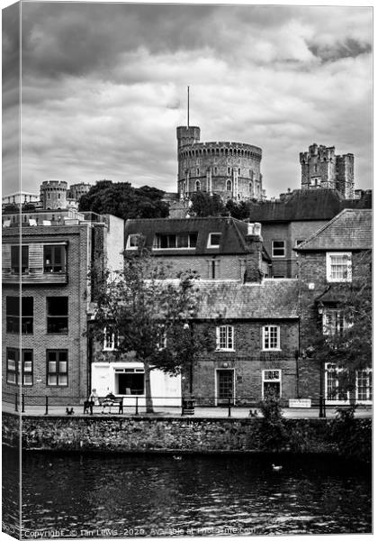 The Round Tower Above Windsor Canvas Print by Ian Lewis