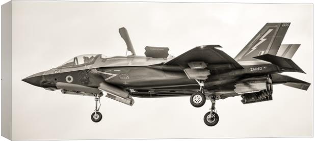 F35 landing. Canvas Print by Tim Smith