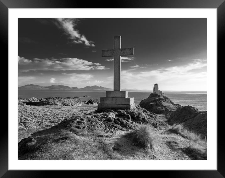 The Cross at Llanddwyn Island, Anglesey. Framed Mounted Print by Colin Allen
