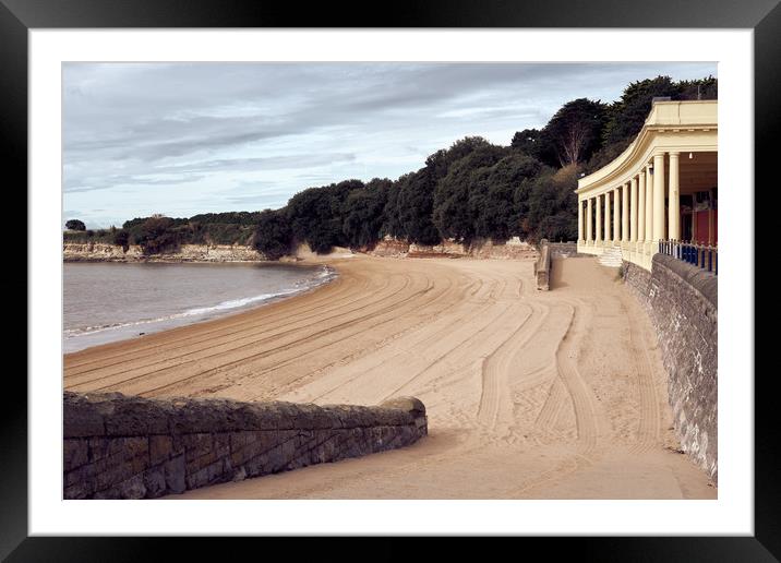 Whitmore Bay, Barry Island Framed Mounted Print by Richard Downs