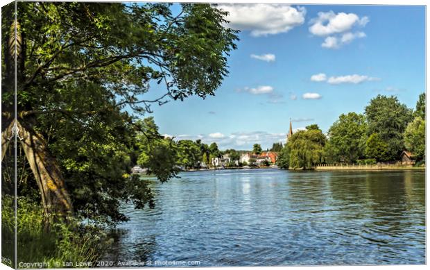 Nearing Marlow on Thames Canvas Print by Ian Lewis