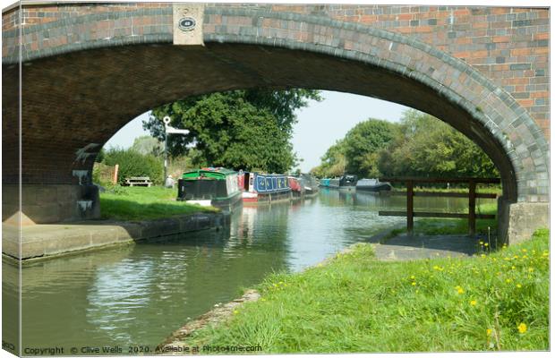 Bridge 48 on the Grand Union Canal. Canvas Print by Clive Wells