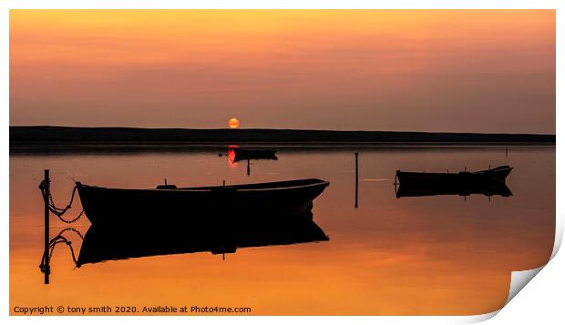 A sunset over Fleet Lagoon Print by tony smith