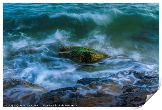Wave on rocks Print by Vicente Sargues