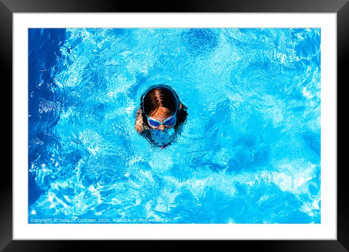 Little girl enjoying the good weather by bathing in her pool playing splashing. Framed Mounted Print by Joaquin Corbalan
