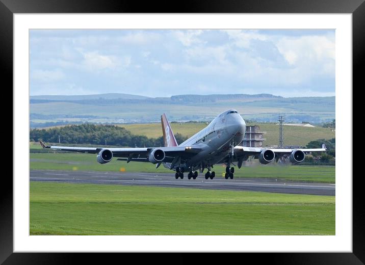 Boeing 747, Queen of the skies Framed Mounted Print by Allan Durward Photography