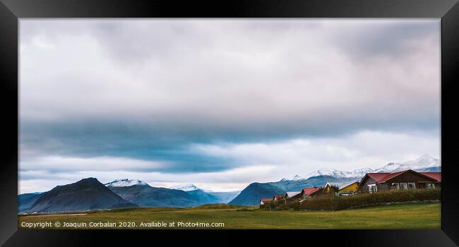 Beautiful panoramic photos of Icelandic landscapes that transmit beauty and tranquility. Framed Print by Joaquin Corbalan