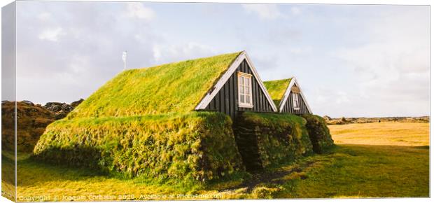 Beautiful panoramic photos of Icelandic landscapes that transmit beauty and tranquility. Canvas Print by Joaquin Corbalan
