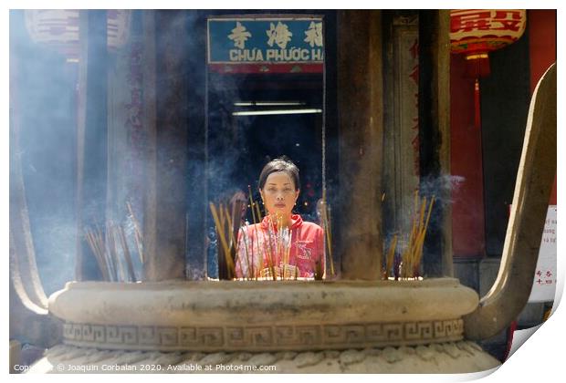 Ho Chi Ming, Vietnam - 27 October 2011: Asian religious people praying in Vietnam temple Print by Joaquin Corbalan