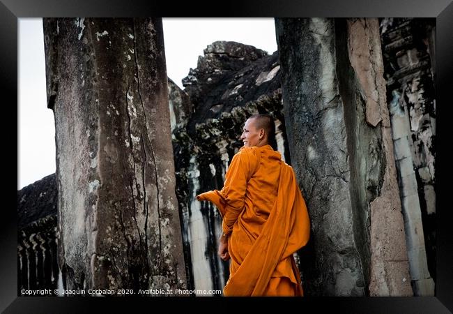 Khsach Kandal, Cambodia - 28 October 2011: Tibetan monks in orange robes visiting remote Cambodian temples to meditate. Framed Print by Joaquin Corbalan