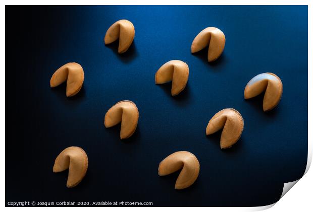 Fortune cookies on dark background arranged symmetrically Print by Joaquin Corbalan