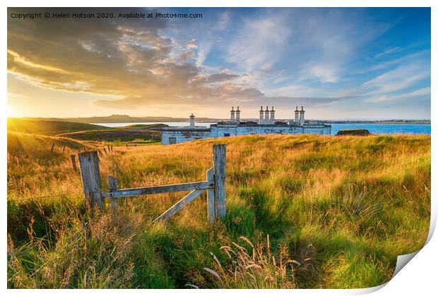 Sunset over the old coastguard cottages at Arnish Point Print by Helen Hotson