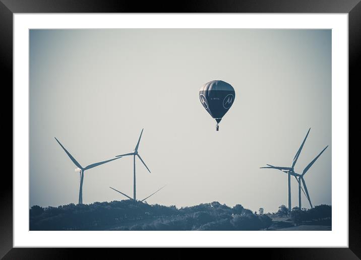 Hot air balloon Framed Mounted Print by Duncan Loraine