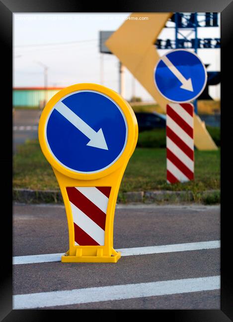 bright yellow-blue road sign detour on the right Framed Print by Sergii Petruk
