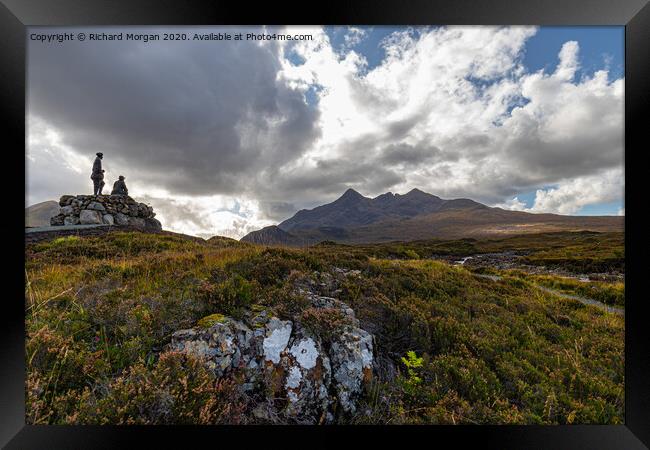  Collie & MacKenzie Bronze Sculpture looking at the Cuillin mountains. Framed Print by Richard Morgan