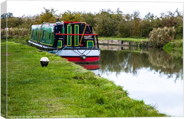 Colourful narrow boat on the Grand Union Canal Canvas Print by Clive Wells