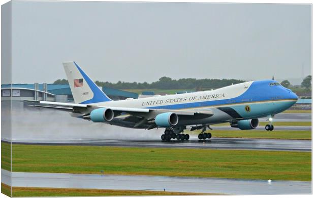 Air Force One departing Prestwick Scotland. Canvas Print by Allan Durward Photography