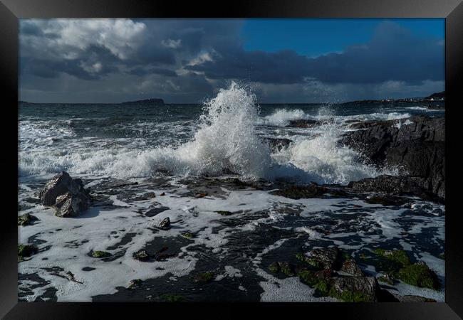 Waves crashing on the rocks Framed Print by Rich Fotografi 