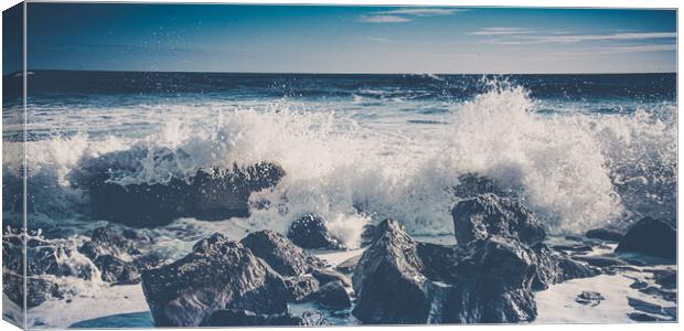 Crashing Waves Canvas Print by Duncan Loraine
