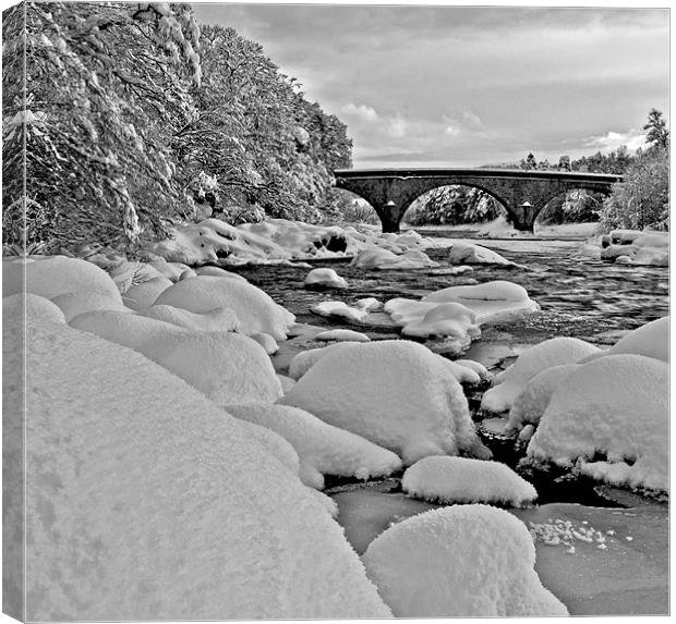 Potarch Bridge, winter Canvas Print by alan bain