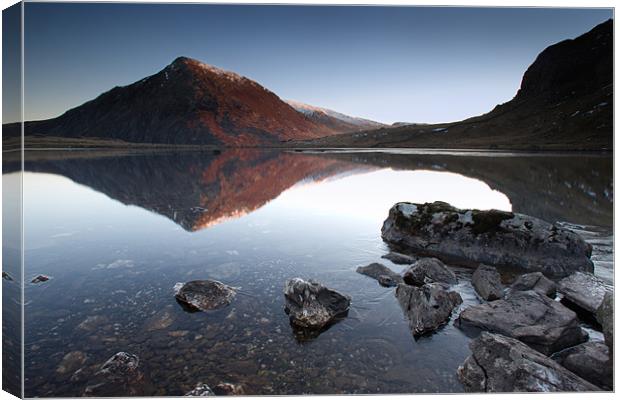 cwm idwal Canvas Print by Rory Trappe