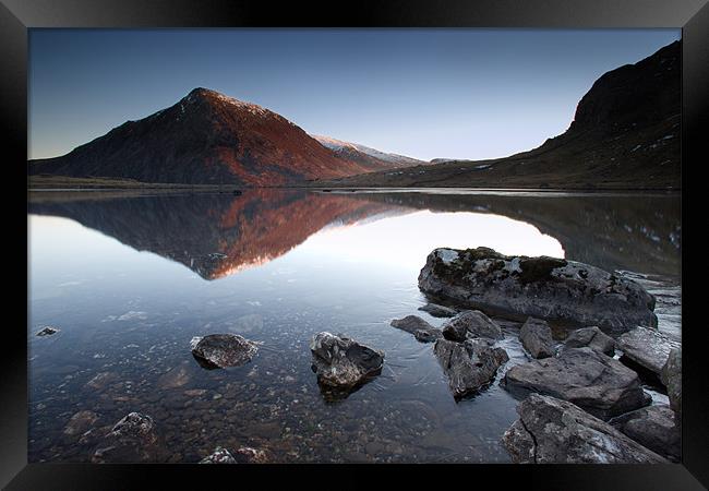 cwm idwal Framed Print by Rory Trappe