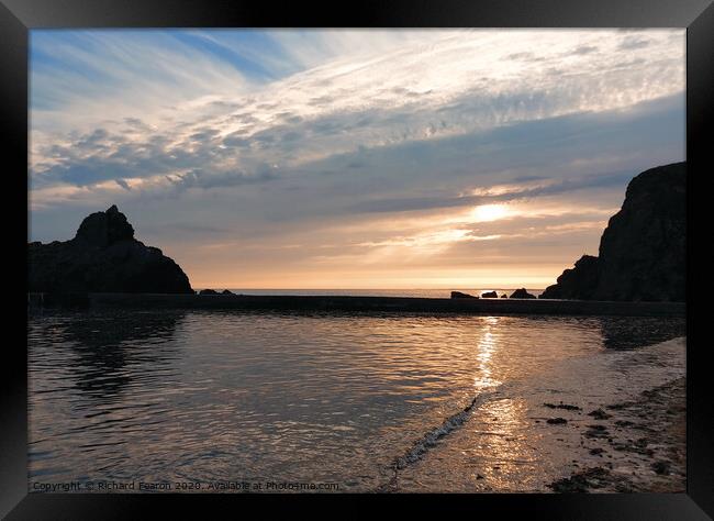 Hope Cove Sunset Framed Print by Richard Fearon