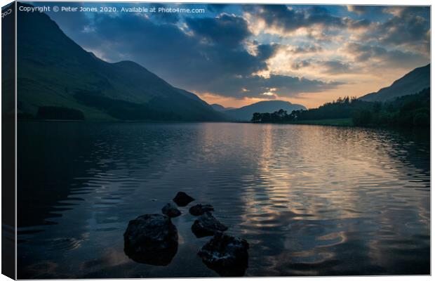  Sunset over Buttermere in the Lake District. Canvas Print by Peter Jones