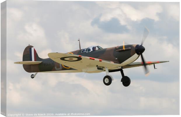 Spitfire Mk 1a approach to land Canvas Print by Steve de Roeck