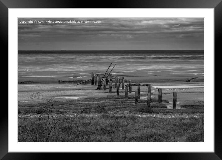 Snettisham beach in black and white Framed Mounted Print by Kevin White