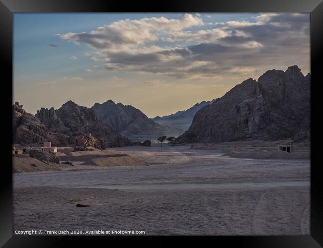 Sinai desert close to sunset Framed Print by Frank Bach