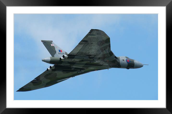 Avro Vulcan Framed Mounted Print by susan potter