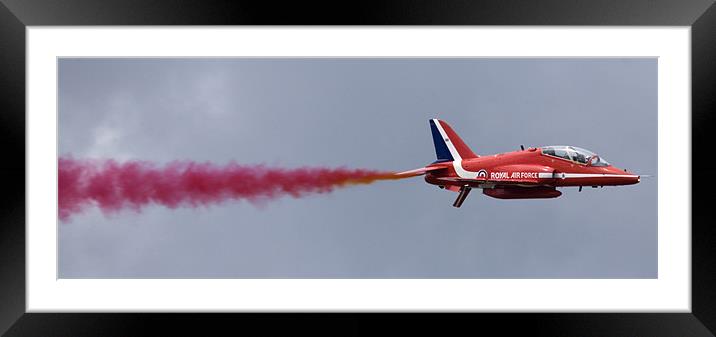 The Red Arrows at Farnborough Framed Mounted Print by Ian Middleton