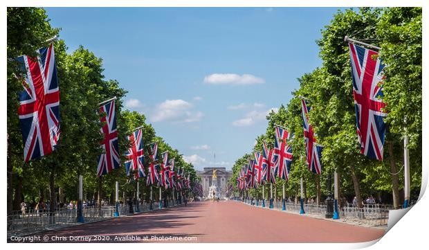 The Mall and Buckingham Palace in London Print by Chris Dorney