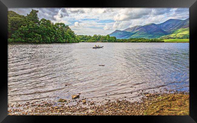 Paddling Over Derwentwater Framed Print by Ian Lewis