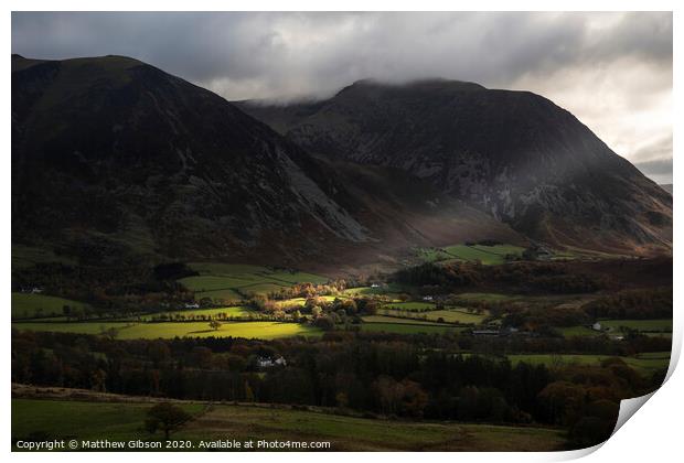 Beautiful Autumn Fall landscape view along valley towards Mellbreak and Grasmoor in Lake District with vibrant epic lighting in late afternoon Print by Matthew Gibson