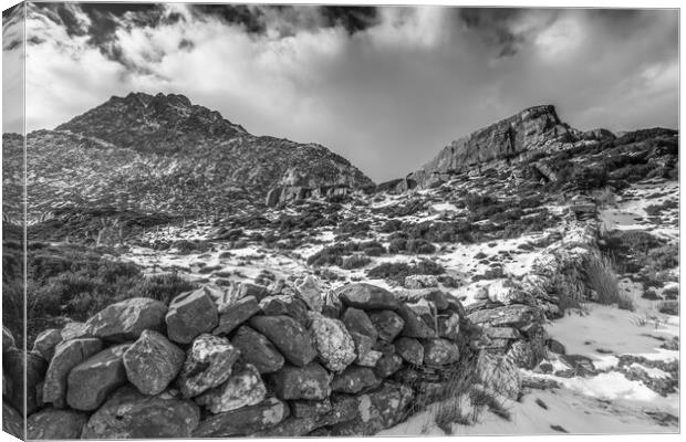 Tryfan Canvas Print by Jonathon barnett