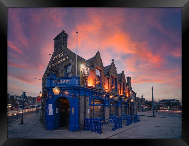 Ryrie’s Bar, Edinburgh at sunset Framed Print by Steven Lennie