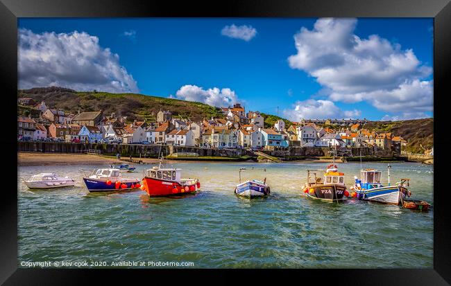 fishing boats Staithes Framed Print by kevin cook