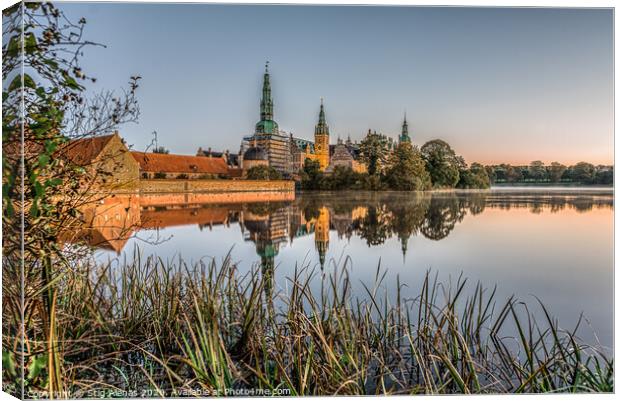 Frederiksborg Castle with reeds in the foreground  Canvas Print by Stig Alenäs